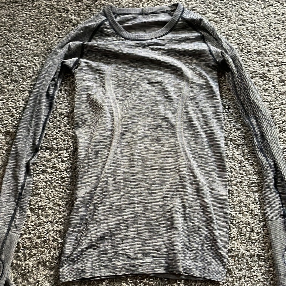 Lululemon: Swiftly Tech Long Sleeve Size 6